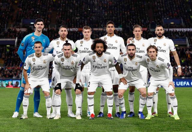 aurora 老板赠送 EmiliaQAQ 两把价值5000美元的刀